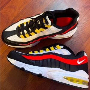 Womens size 7 Nike Air Max